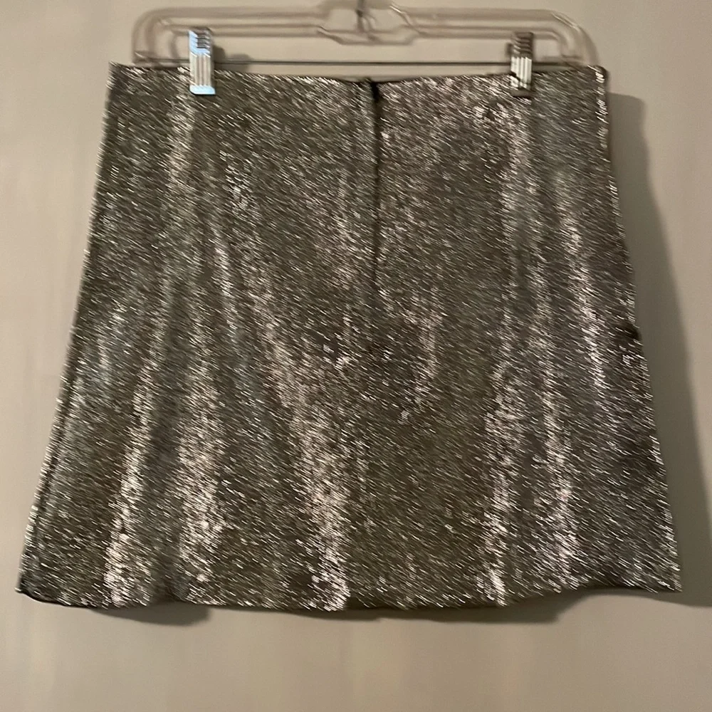 H&M silver shiny mini skirt. Size8 I put it with a shirt I’m selling too see 👀 - Picture 2 of 11
